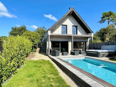 Kerlann, pool and hot tub