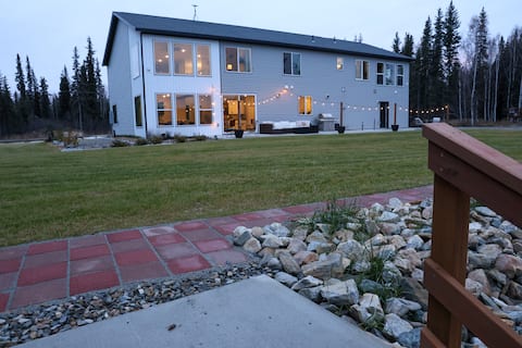 Luxury Riverfront Estate 
川沿いの高級邸宅