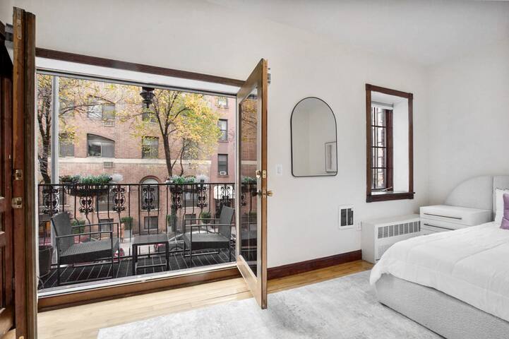 Upper East Side House Gorgeous Townhouse gallery image 2