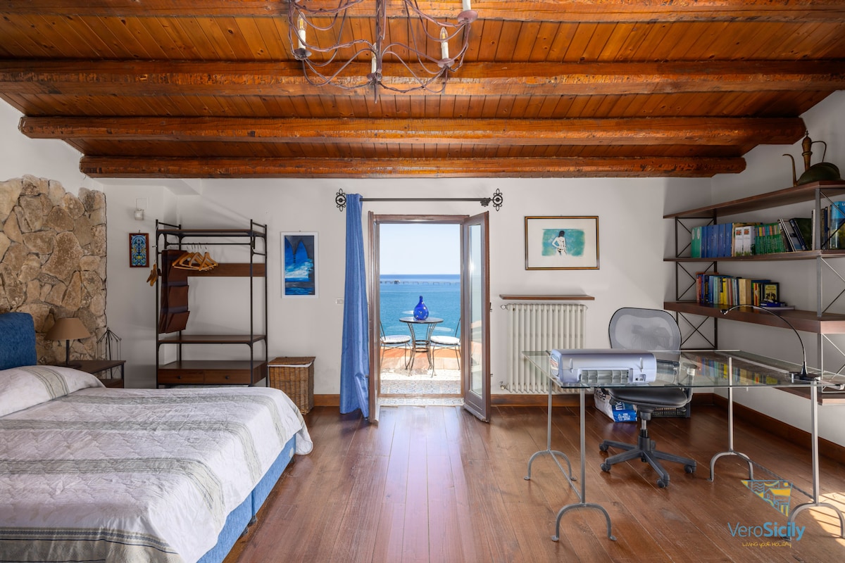 Спална соба без врати
Отворете ја собата во поткровјето