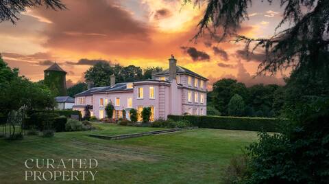 Large Manor House with Pool, Hot Tub & Gardens