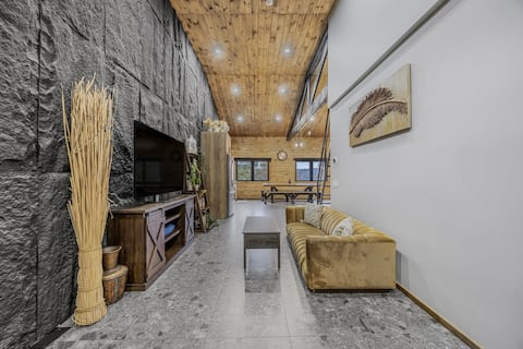 3 Bedroom Waterfront Oasis / Water Toys!