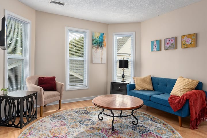 2br Apartment With Private Office Near Downtown - - Minneapolis, MN