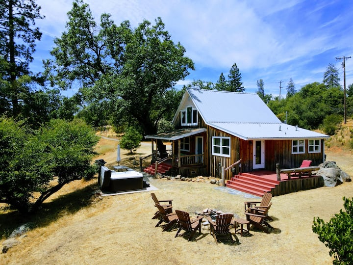 Eastwood Ravine Cabin W/hot Tub, Pets On 40 Acres! - Mariposa, CA