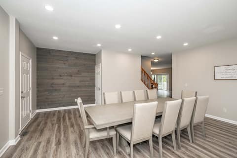 Ark & Creation Retreat – For 12! w/ Hot tub