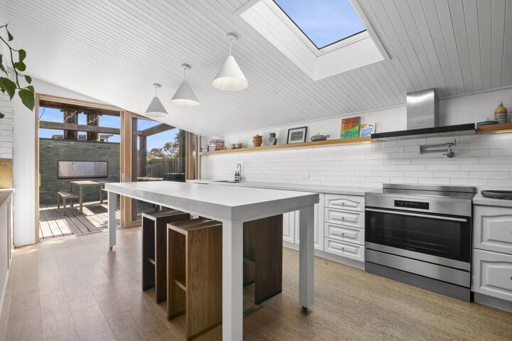 Pool on Eleventh gallery image 3