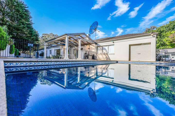 StayAU Deluxe Villa 7BR Warrandyte gallery image 5