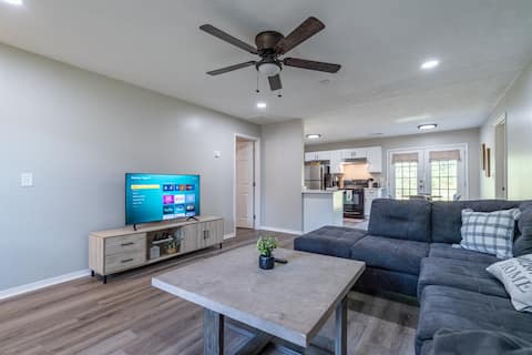 Fully renovated business class, quiet neighborhood