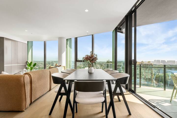 Three Bedroom Penthouse in Kangaroo Point gallery image 3