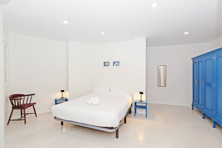 GuestReady – Modern flat with views to La Marina gallery image 4