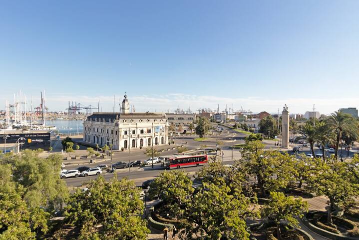 GuestReady – Modern flat with views to La Marina gallery image 2