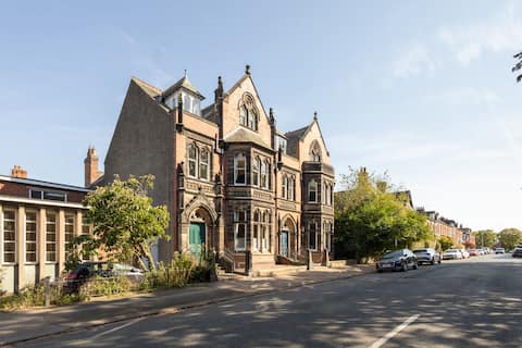 Host & Stay | Chatsworth Townhouse II