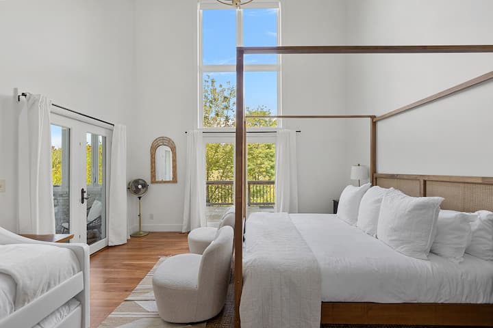 Siapa yang membutuhkan alarm saat sinar matahari menyambut Anda seperti ini?