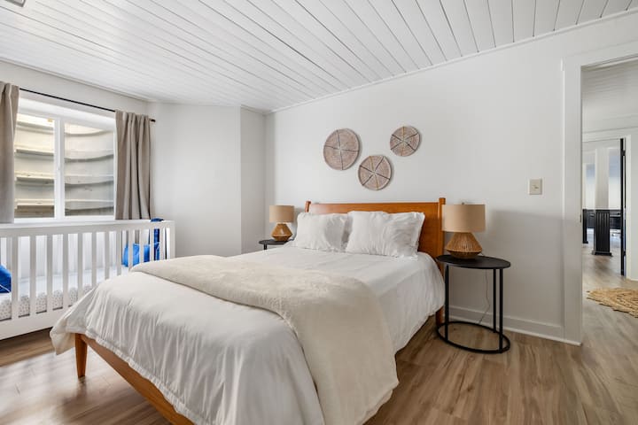 Nuansa minimalis, kenyamanan maksimal - karena lebih sedikit lebih banyak, terutama saat tidur!