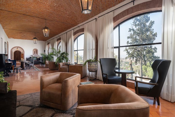 Casa Pedro Vargas: 6br Estate W/ Hot Tub & Modern - San Miguel de Allende