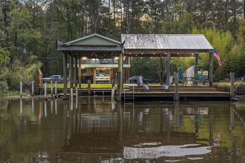 Waterfront | Great Fishing | Close to Restaurants