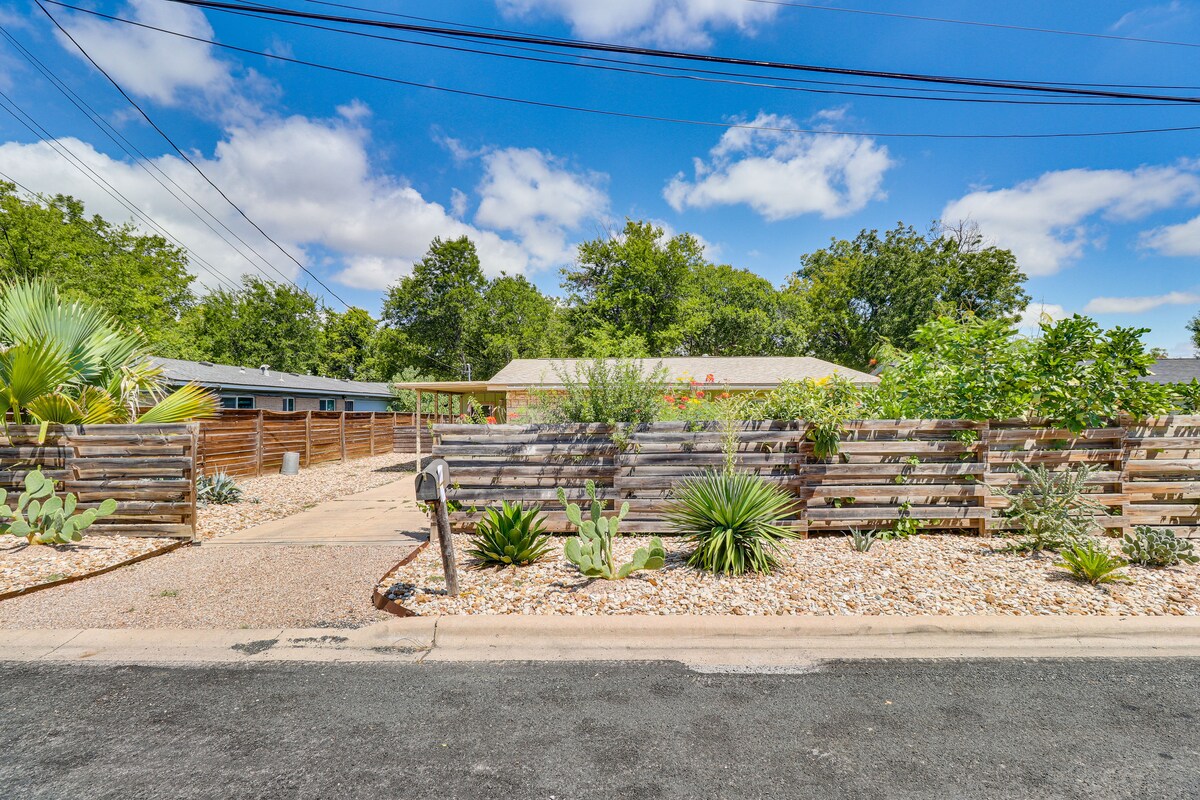 4 Mi to Dtwn Austin: Home w/ Large Fenced Yard!