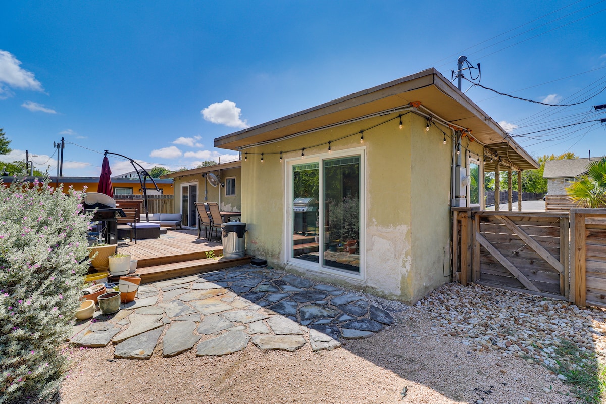 4 Mi to Dtwn Austin: Home w/ Large Fenced Yard!