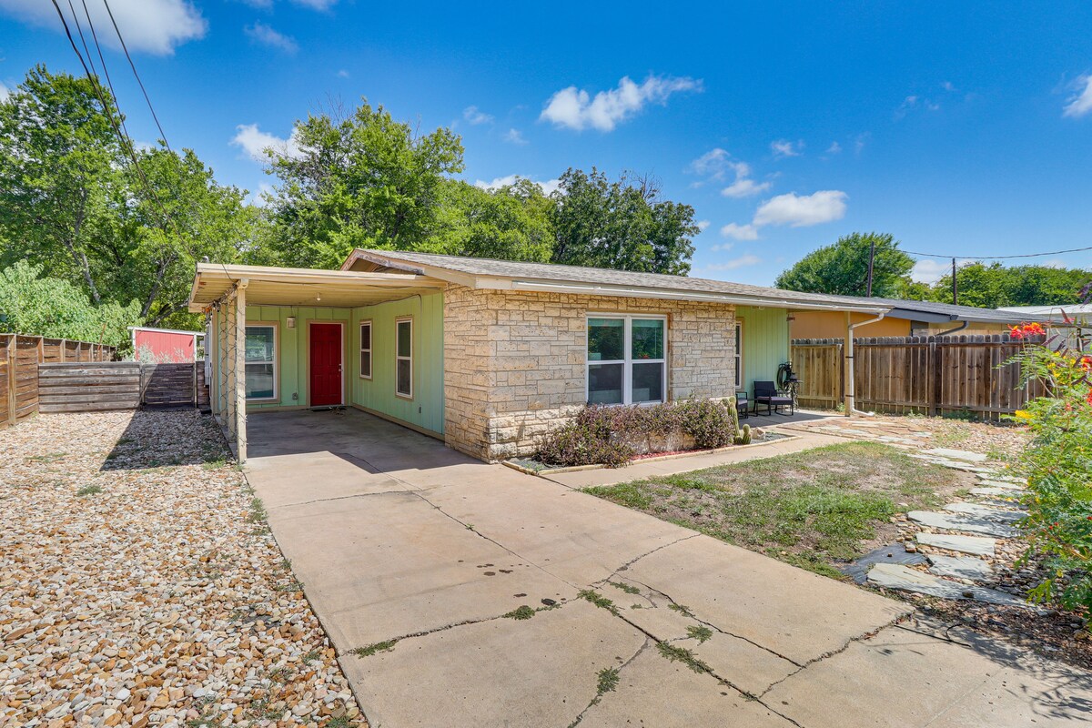 4 Mi to Dtwn Austin: Home w/ Large Fenced Yard!