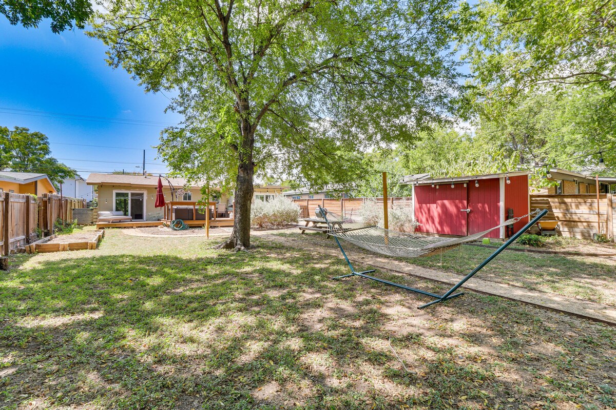 4 Mi to Dtwn Austin: Home w/ Large Fenced Yard!