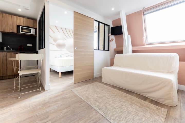 Amazing Apartment In The Roof - Paris