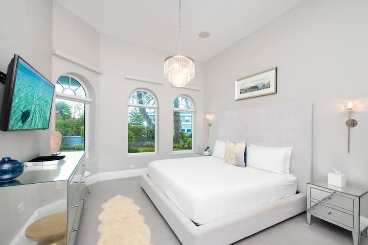 Spavaća soba 6 s televizorom