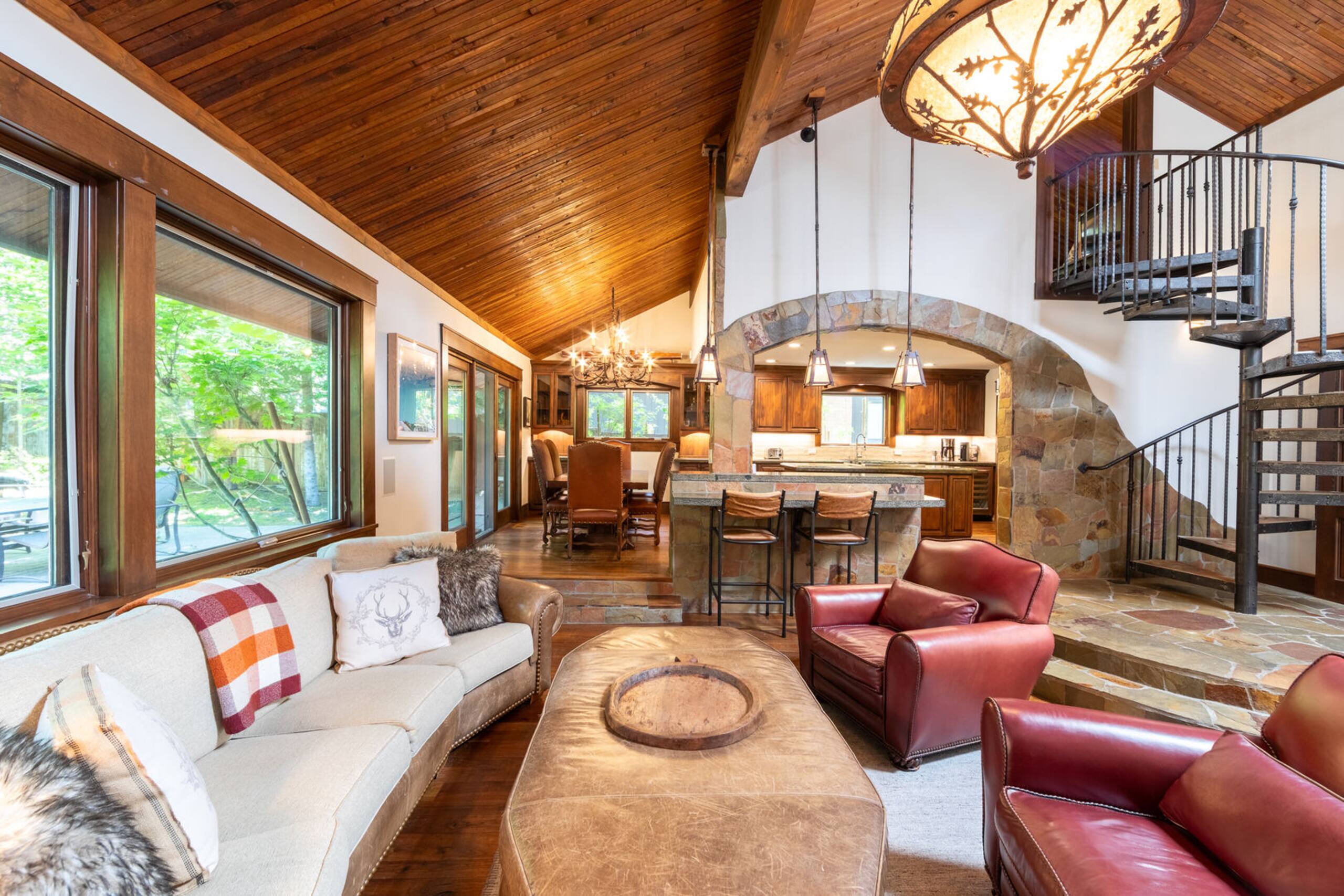 Family Retreat w/ Viking Kitchen & Fenced Yard - Photo 4