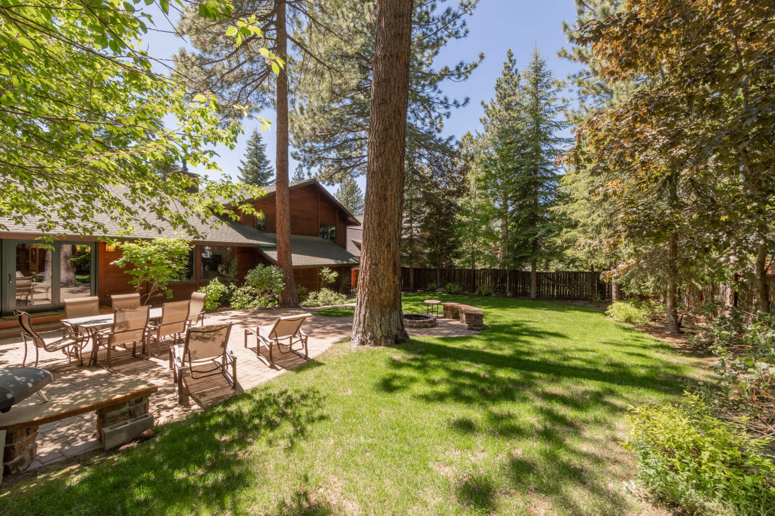 Family Retreat w/ Viking Kitchen & Fenced Yard - Photo 8