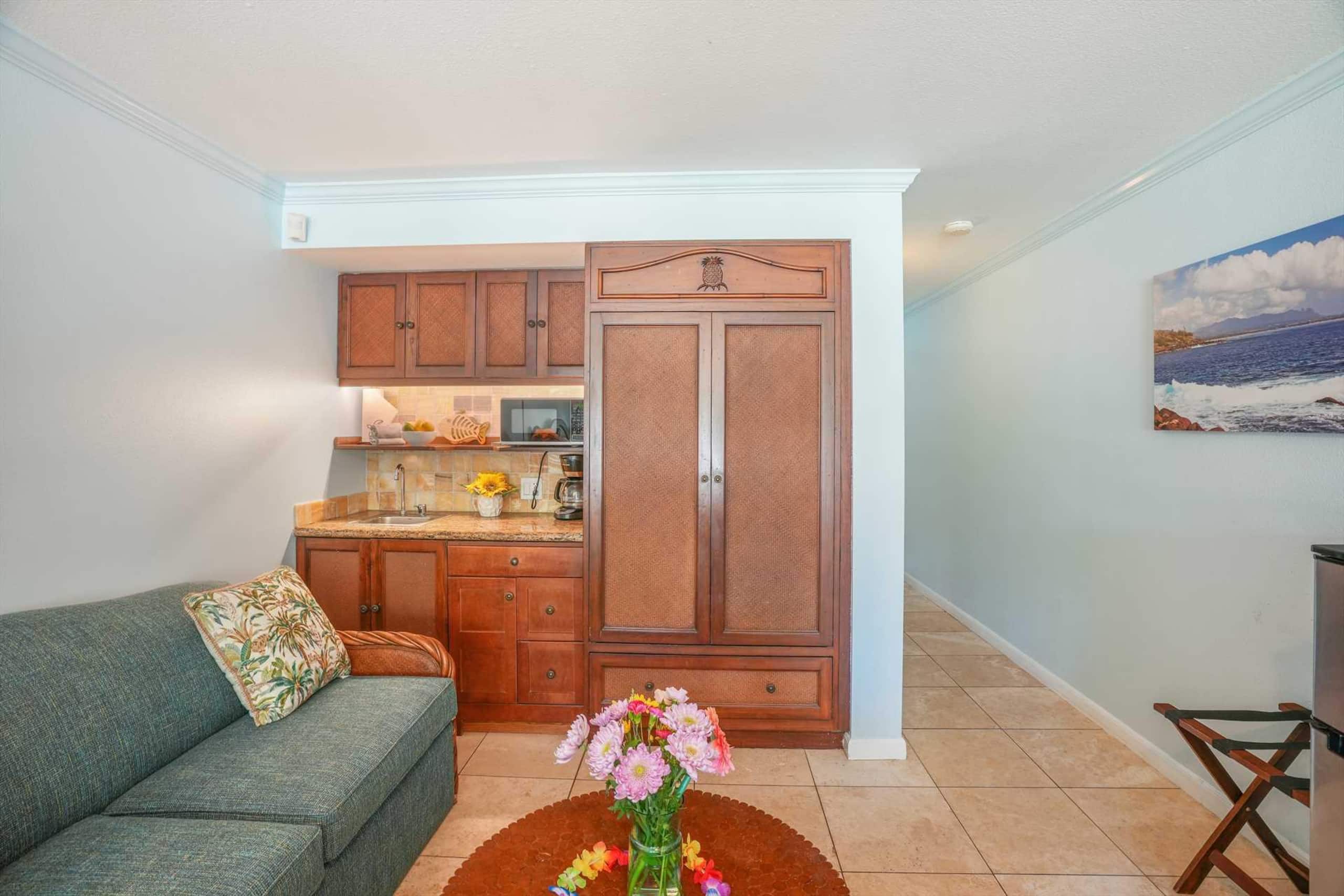 Ocean View Studio | King Bed | Split AC - Photo 11