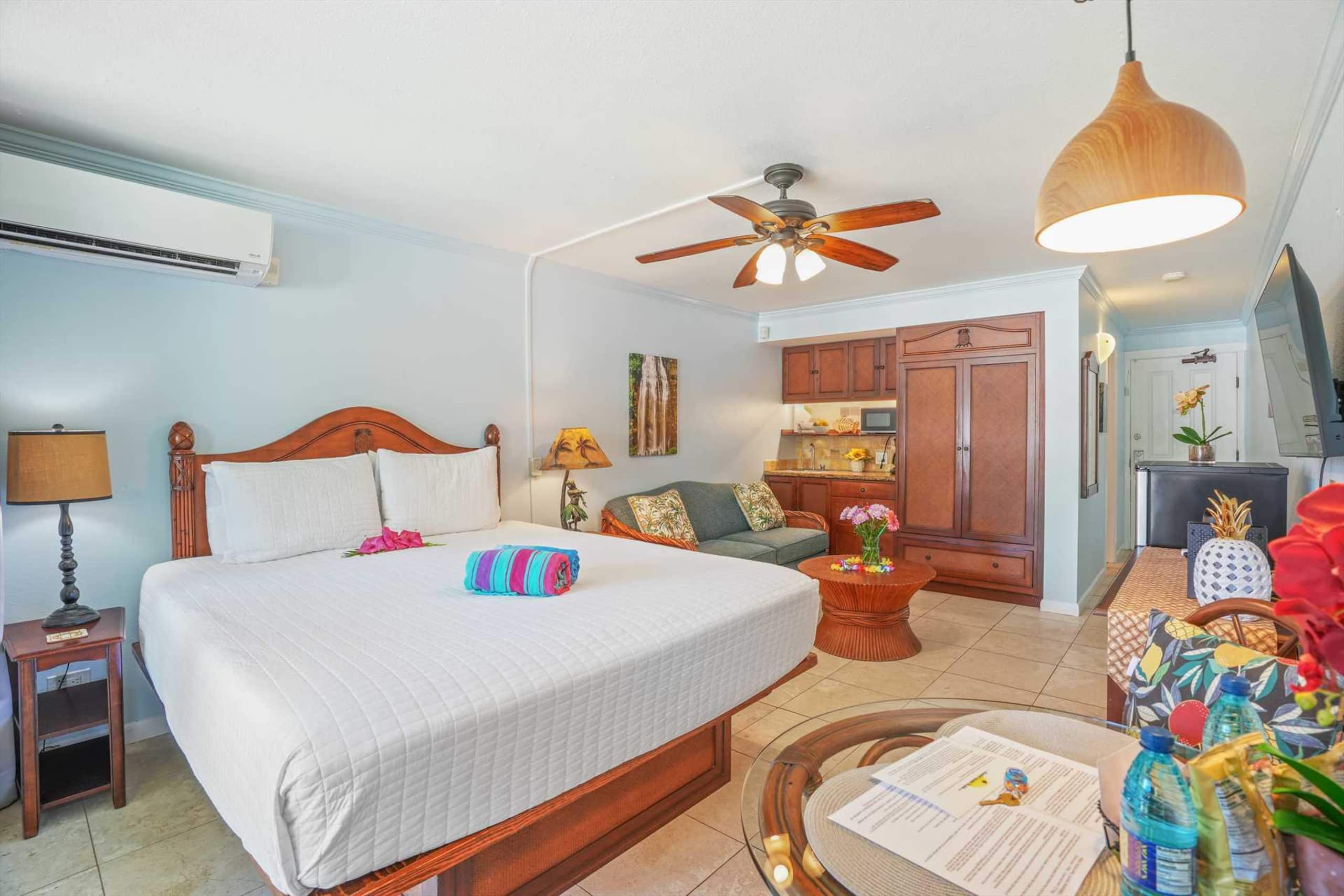 Ocean View Studio | King Bed | Split AC - Photo 7