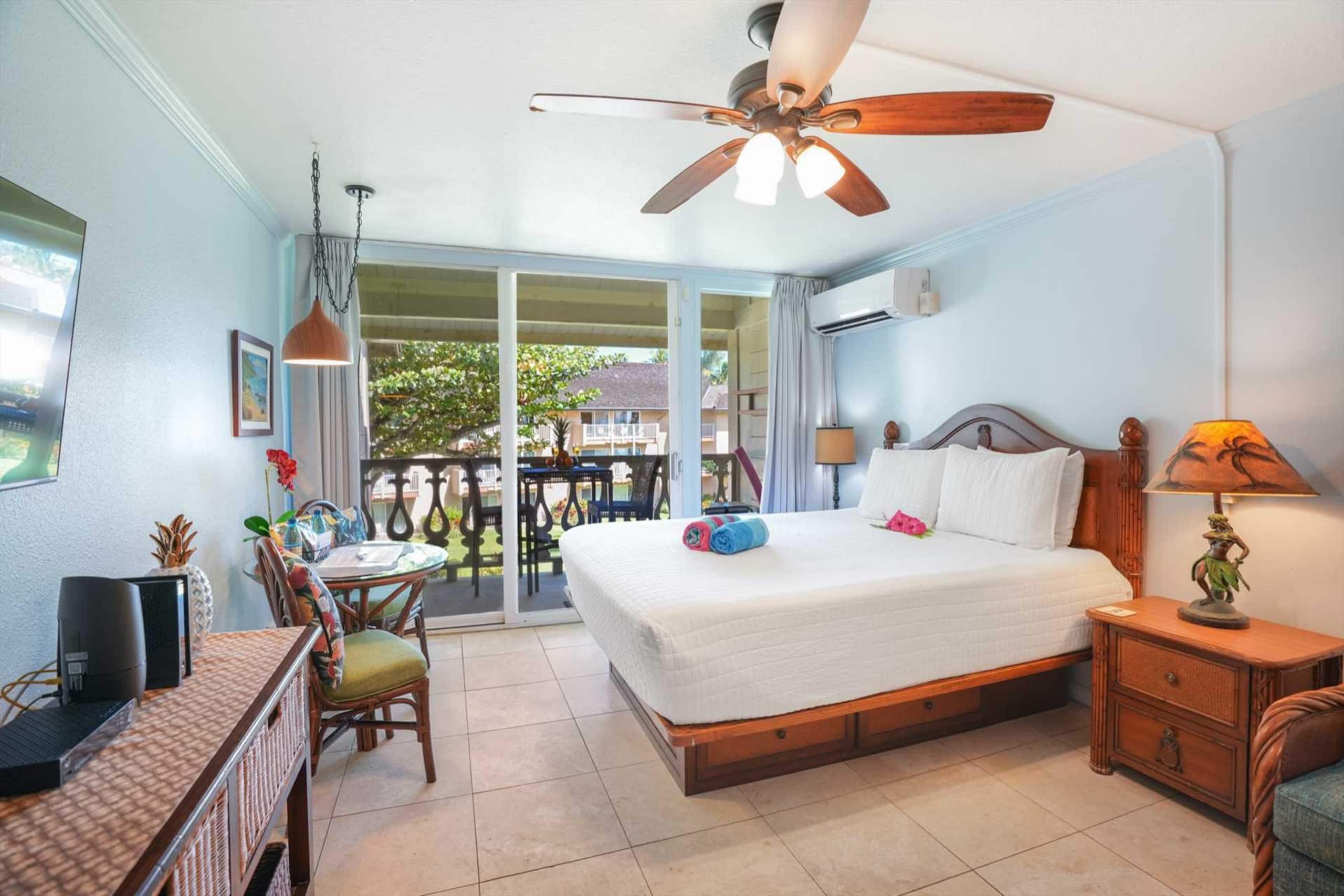 Ocean View Studio | King Bed | Split AC - Photo 9