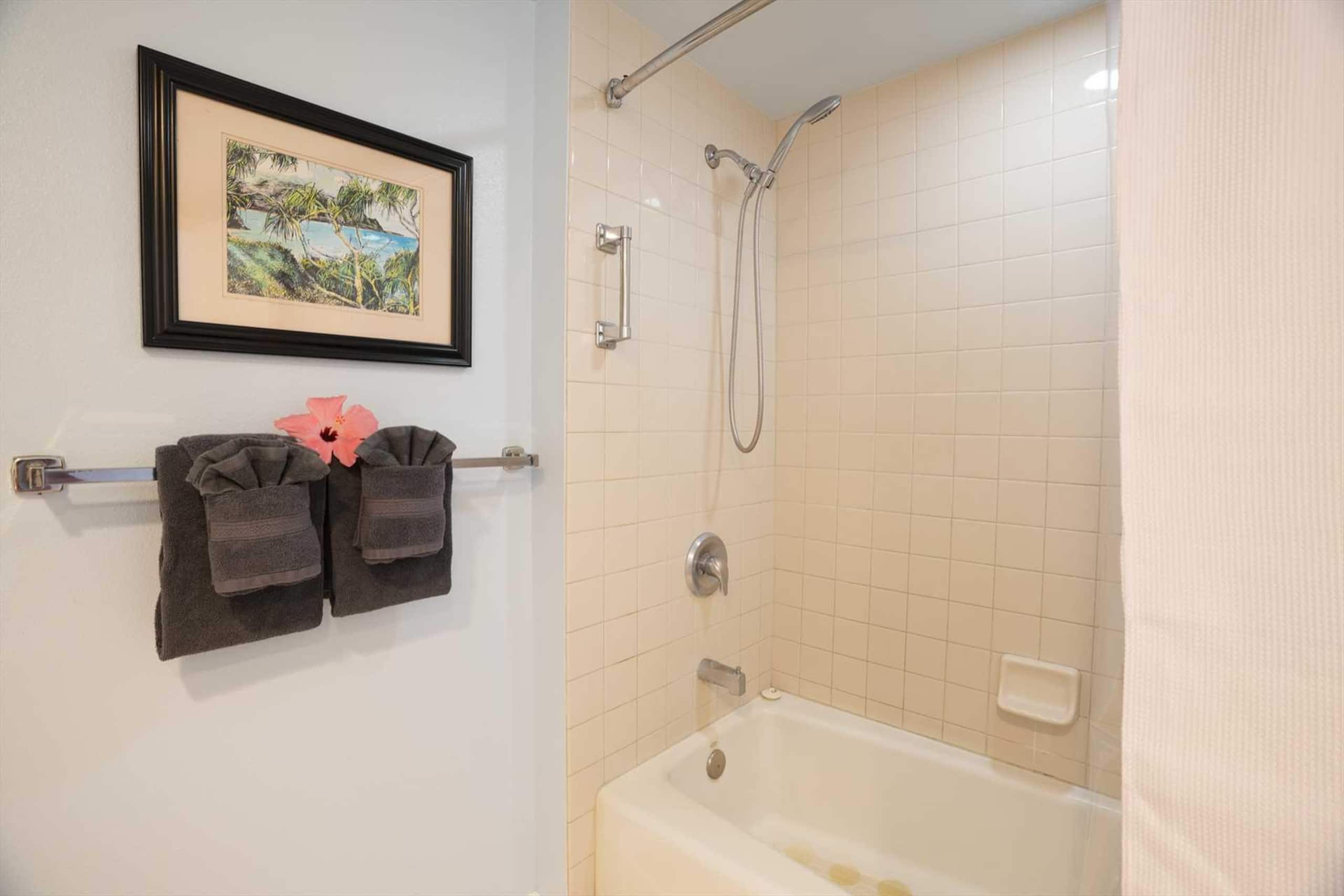 Ocean View Studio | King Bed | Split AC - Photo 18