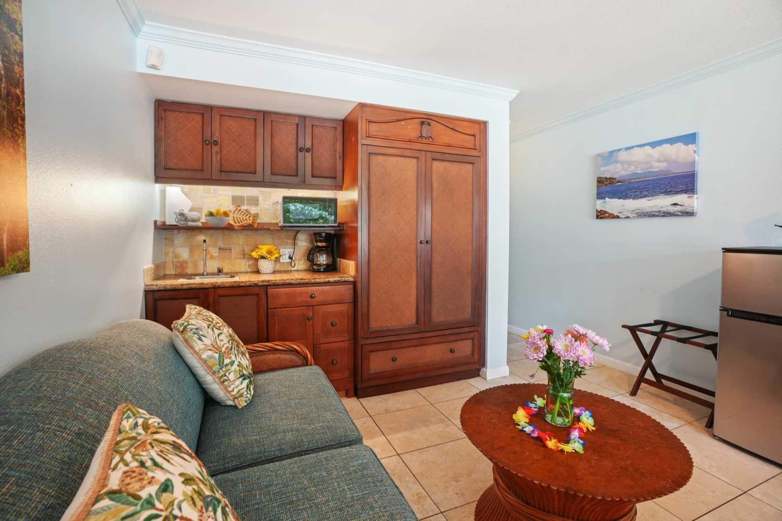 Ocean View Studio | King Bed | Split AC - Photo 15
