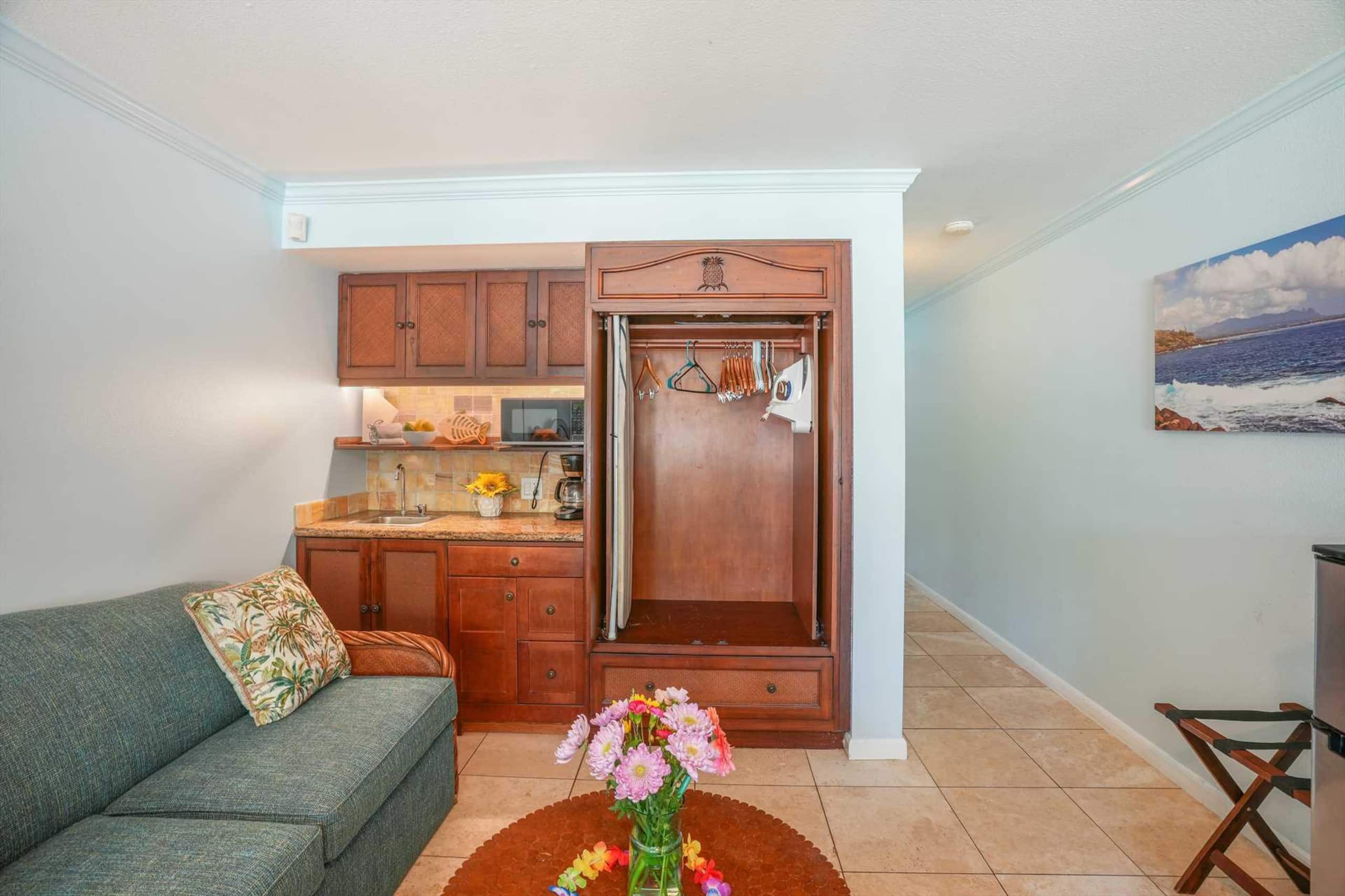 Ocean View Studio | King Bed | Split AC - Photo 14