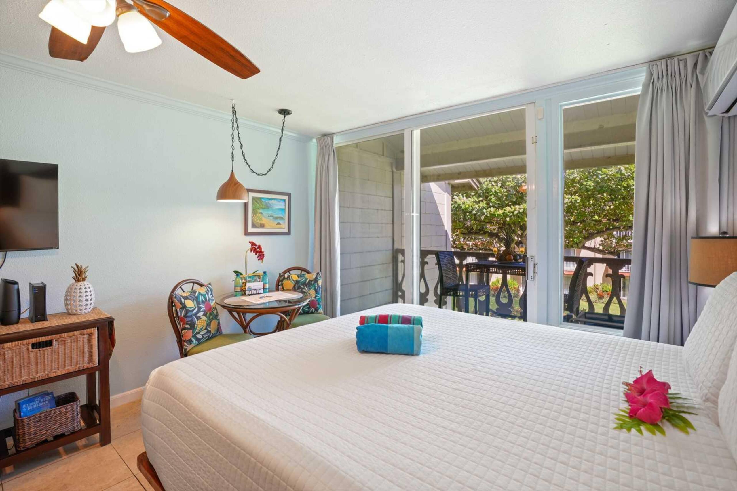 Ocean View Studio | King Bed | Split AC - Photo 10
