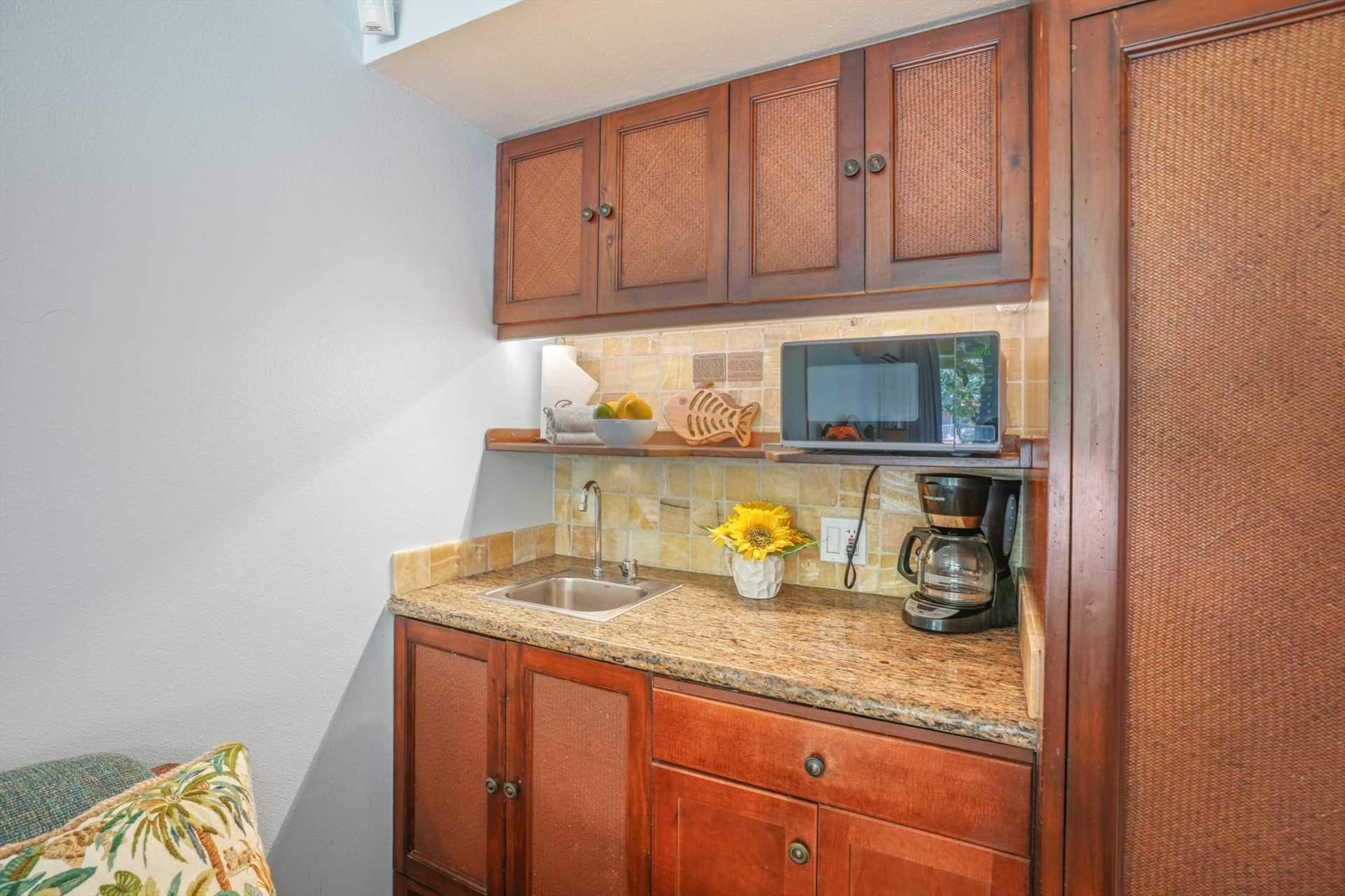 Ocean View Studio | King Bed | Split AC - Photo 16