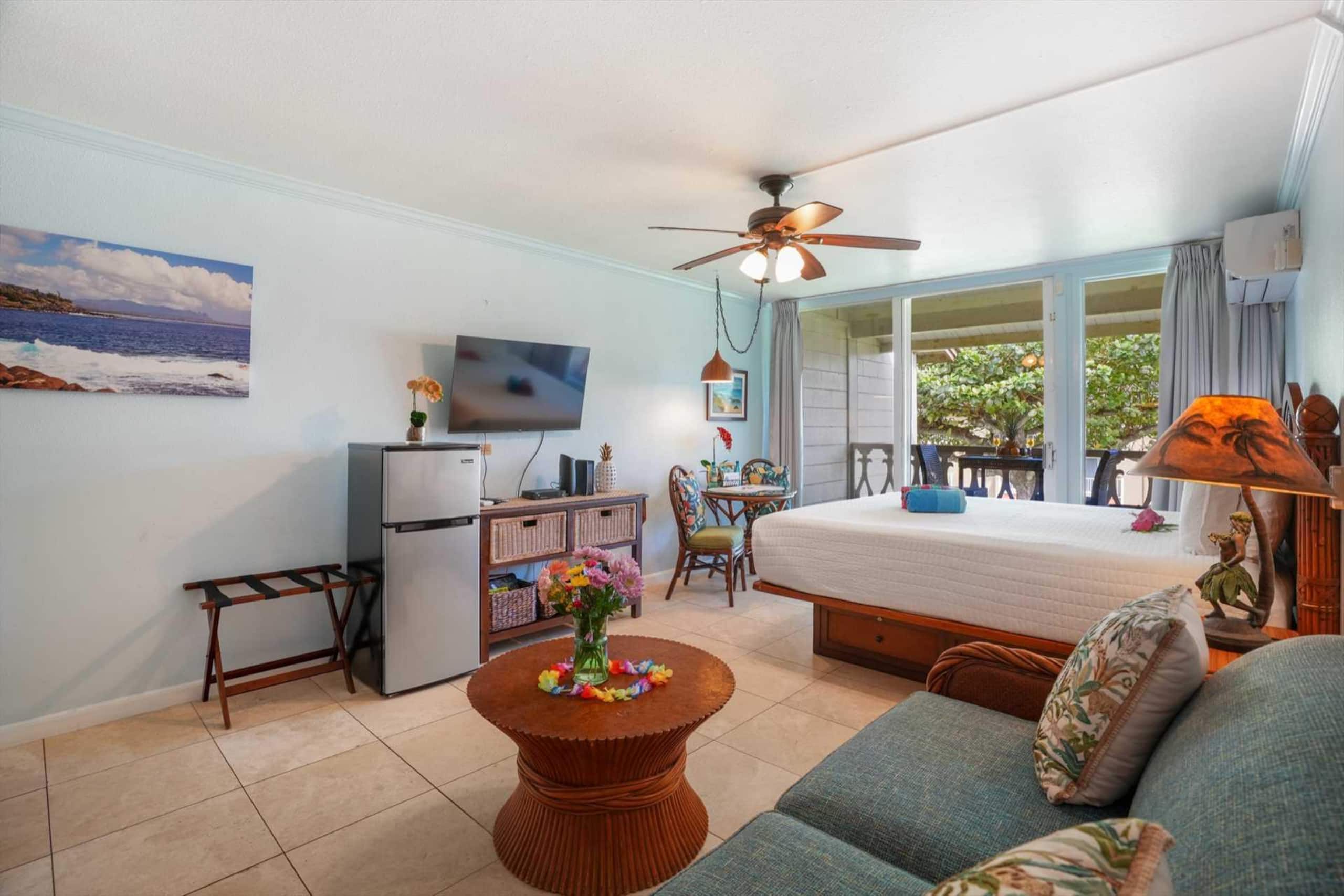 Ocean View Studio | King Bed | Split AC - Photo 12