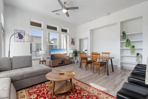 Luxury 2BD/2BA Near Airport 6134
