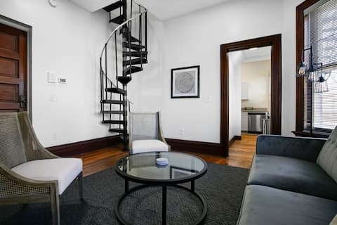 Successful Airbnb property: Steps to Cleveland Clinic | Cozy Retreat in Hough