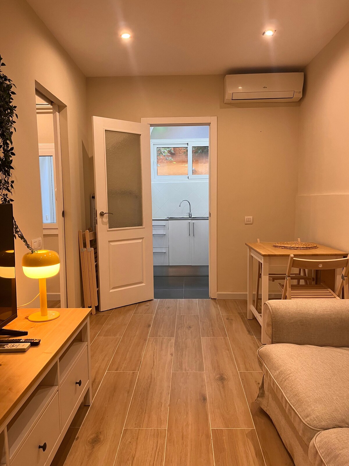 Top performing Airbnb: MAB1 - Apartment with private terrace in Sants in Sants