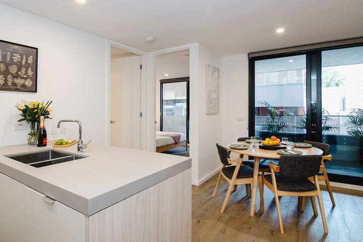 Abbotsford Abode With Pool, Parking & Gym gallery image 2