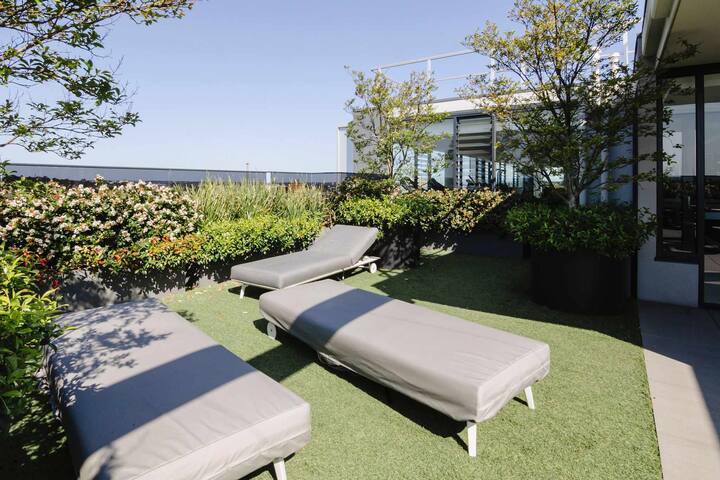 Abbotsford Abode With Pool, Parking & Gym gallery image 4