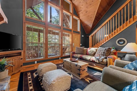 Four Suite Cabin by Silver Dollar City!