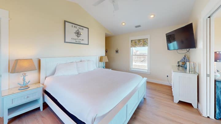 Დიდი საძინებელი საწოლით