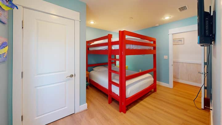 Queen Bunk Bedroom on Main