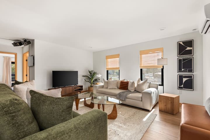 Karaoke Kings & Queens | 9 min to BRDWY