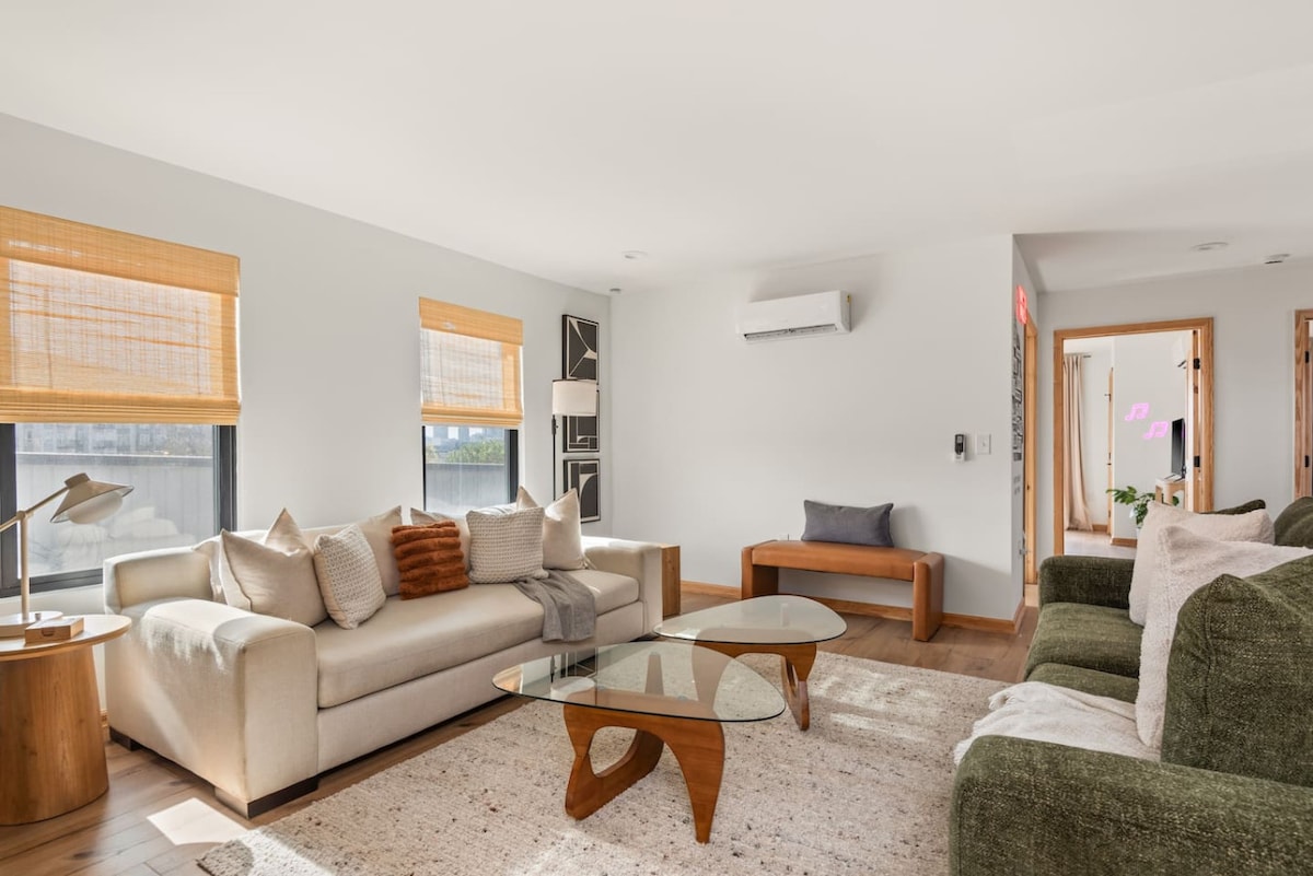 A room large enough for you and all your guests to catch up.