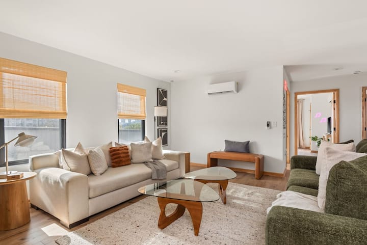 A room large enough for you and all your guests to catch up.