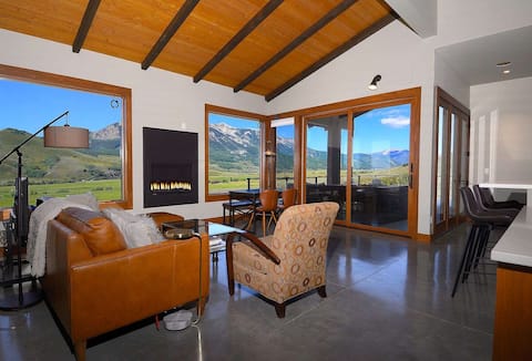 Edge of Paradise, brand new 3BD/2.5BA, views!