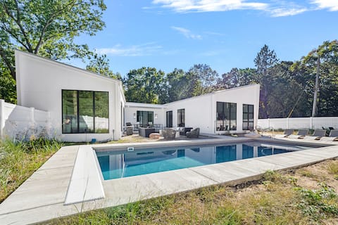 Fab Vacay Home, Pool, Walk to Lake Michigan Beach